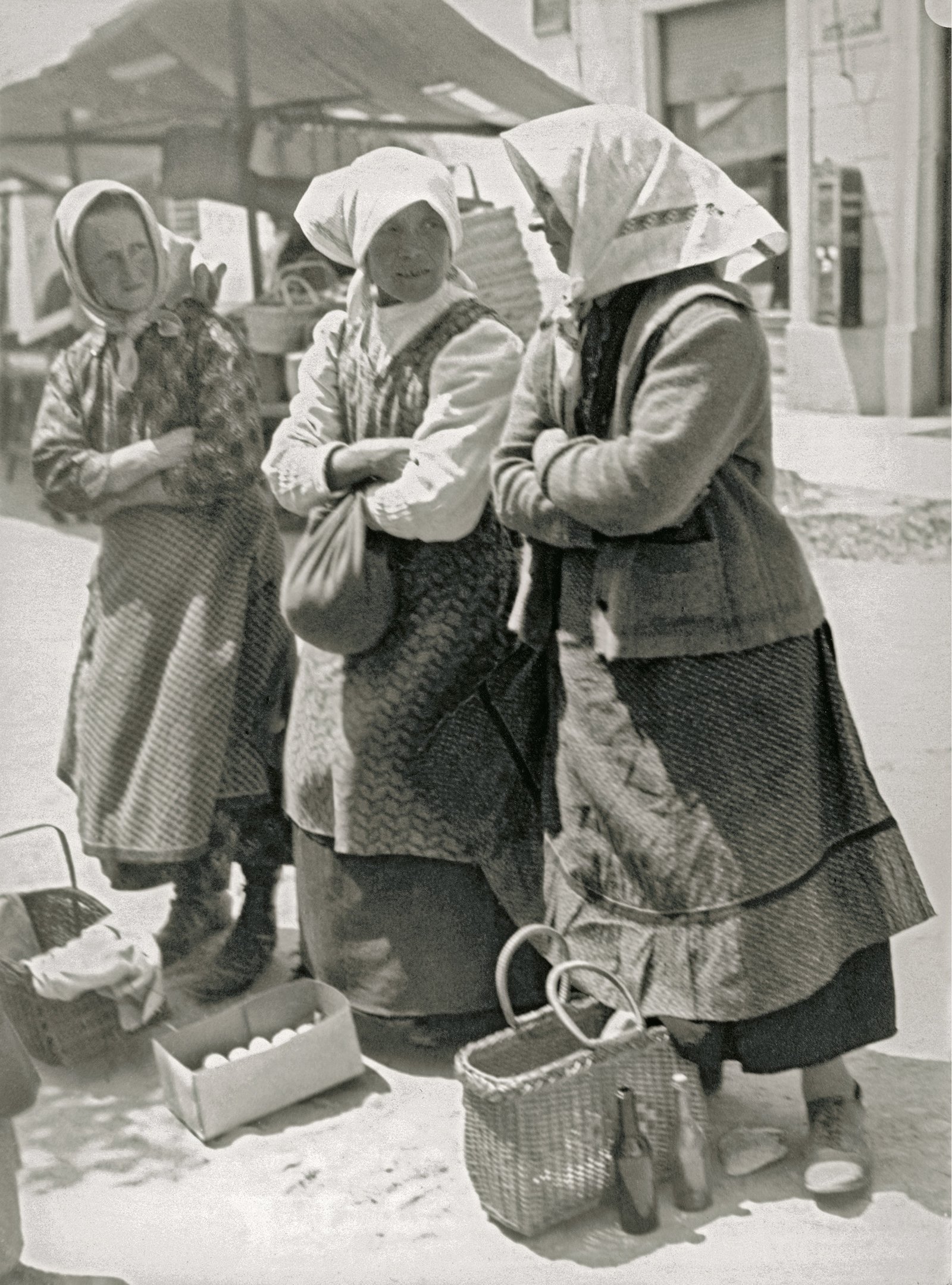 Frauen am Markt (Foto Ursula Scholz)